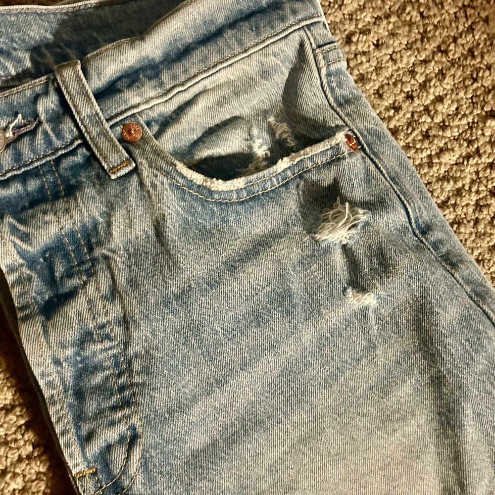 Gap. Cheeky straight high rise size 27 short. Raw edge hem, light wash.